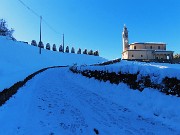 Miragoli con Monte Castello (1089 m), innevati e baciati dal sole-22nov25 - FOTOGALLERY